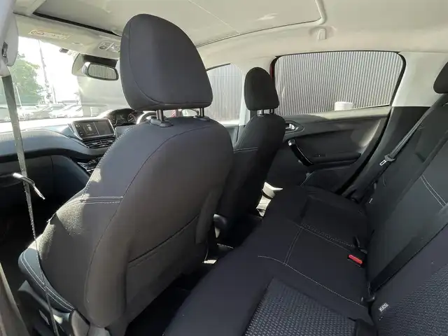 プジョー ２０８ アリュール ファンエディション 長野県 2019(令1)年 1.6万km 赤 パノラミックガラスルーフ/タッチスクリーン　/リアビューカメラ　/Ａｐｐｌｅ　/ＣａｒＰｌａｙ /純正ナビ /フルセグTV /アクティブセーフティブレーキ/クルーズコントロール /純正16インチAW /ETC /保証書