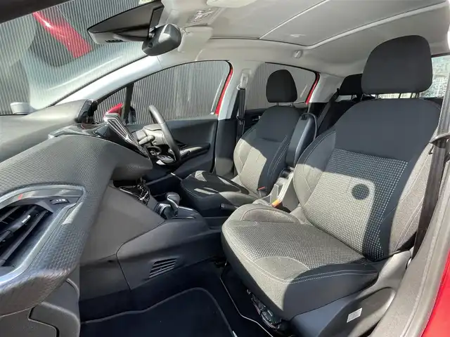プジョー ２０８ アリュール ファンエディション 長野県 2019(令1)年 1.6万km 赤 パノラミックガラスルーフ/タッチスクリーン　/リアビューカメラ　/Ａｐｐｌｅ　/ＣａｒＰｌａｙ /純正ナビ /フルセグTV /アクティブセーフティブレーキ/クルーズコントロール /純正16インチAW /ETC /保証書