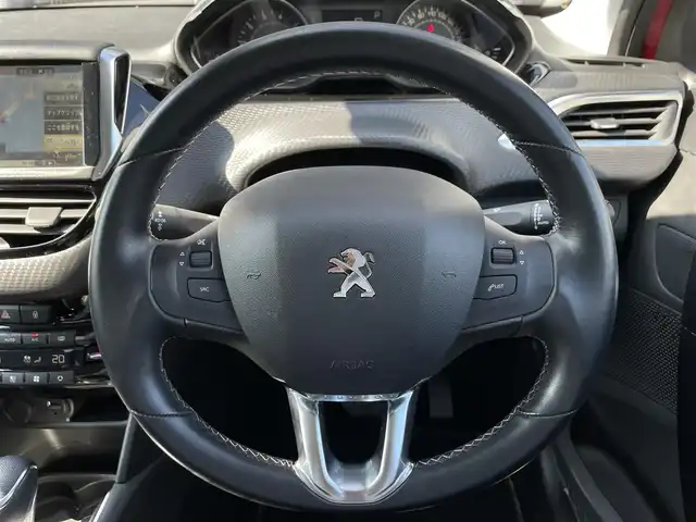 プジョー ２０８ アリュール ファンエディション 長野県 2019(令1)年 1.6万km 赤 パノラミックガラスルーフ/タッチスクリーン　/リアビューカメラ　/Ａｐｐｌｅ　/ＣａｒＰｌａｙ /純正ナビ /フルセグTV /アクティブセーフティブレーキ/クルーズコントロール /純正16インチAW /ETC /保証書