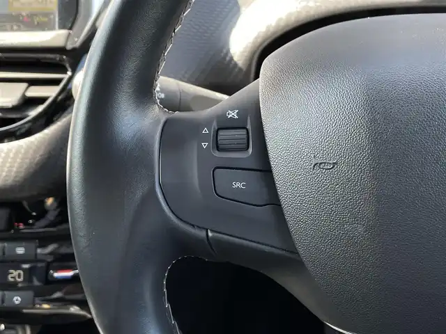 プジョー ２０８ アリュール ファンエディション 長野県 2019(令1)年 1.6万km 赤 パノラミックガラスルーフ/タッチスクリーン　/リアビューカメラ　/Ａｐｐｌｅ　/ＣａｒＰｌａｙ /純正ナビ /フルセグTV /アクティブセーフティブレーキ/クルーズコントロール /純正16インチAW /ETC /保証書