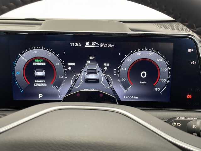 日産 アリア B6 愛知県 2022(令4)年 1.8万km ゴールド プロパイロット/衝突軽減システム/BOSEプレミアムサウンド/純正１２．３型ディスプレイオーディオ（ナビあり）/三眼LEDヘッドライト/全方位カメラ/サンルーフ/レーダークルーズコントロール/シートヒーター/フルセグ/Bluetooth/バックカメラ/電動リアゲート/パワーシート/ヘッドアップディスプレイ/コーナーセンサー/純正アルミホイール/ETC2.0/ブラインドスポットモニター/LEDヘッドライト/ステアリングヒーター/インテリジェントミラー/オートマチックハイビーム/ドライブレコーダー