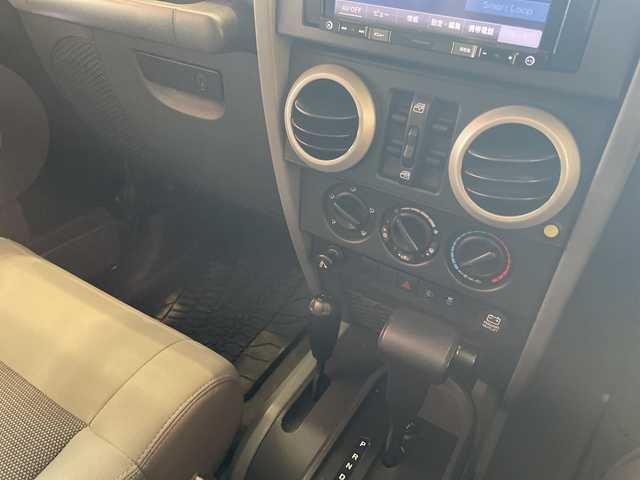 クライスラー・ジープ ジープ ラングラー アンリミテッド サハラ4AT 埼玉県 2010(平22)年 11.6万km 黒 社外ナビ/　　CD/DVD/BT/フルセグTV/サイドカメラ/クルーズコントロール/純正18インチAW/ETC/スペアキー/禁煙車