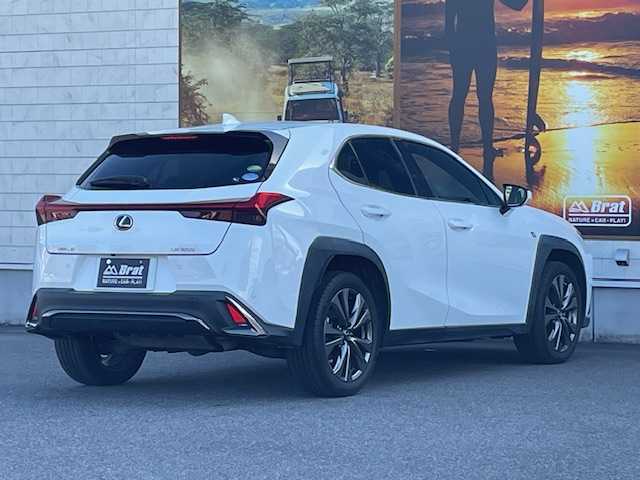 レクサス ＵＸ 200 Fスポーツ 愛知県 2019(平31)年 3.8万km ホワイトノーヴァガラスフレーク 純正メーカーナビ（CD/DVD/フルセグTV/Bluetooth）/パワーバックドア/ステアリングヒーター/前席シートヒーター/前席パワーシート/バックカメラ/前後ドライブレコーダー/レザーシート/革巻きステアリング/ステアリングリモコン/LEDヘッドライト/フォグランプ/オートマチックハイビームハイビーム/ETC2.0/純正18インチアルミホイール/純正フロアマット