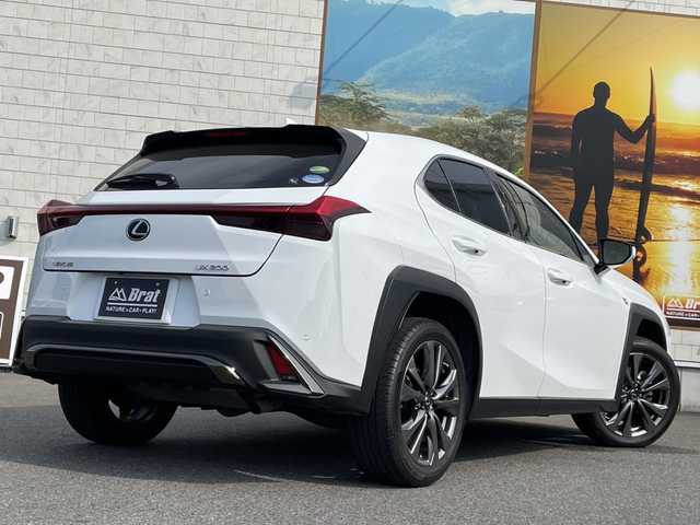 レクサス ＵＸ 200 Fスポーツ 愛知県 2019(平31)年 3.8万km ホワイトノーヴァガラスフレーク 純正メーカーナビ（CD/DVD/フルセグTV/Bluetooth）/パワーバックドア/ステアリングヒーター/前席シートヒーター/前席パワーシート/バックカメラ/前後ドライブレコーダー/レザーシート/革巻きステアリング/ステアリングリモコン/LEDヘッドライト/フォグランプ/オートマチックハイビームハイビーム/ETC2.0/純正18インチアルミホイール/純正フロアマット