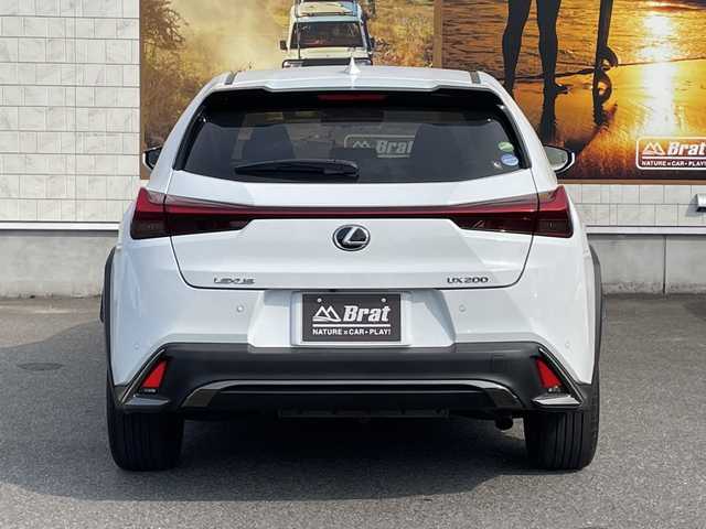 レクサス ＵＸ 200 Fスポーツ 愛知県 2019(平31)年 3.8万km ホワイトノーヴァガラスフレーク 純正メーカーナビ（CD/DVD/フルセグTV/Bluetooth）/パワーバックドア/ステアリングヒーター/前席シートヒーター/前席パワーシート/バックカメラ/前後ドライブレコーダー/レザーシート/革巻きステアリング/ステアリングリモコン/LEDヘッドライト/フォグランプ/オートマチックハイビームハイビーム/ETC2.0/純正18インチアルミホイール/純正フロアマット