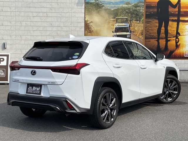 レクサス ＵＸ 200 Fスポーツ 愛知県 2019(平31)年 3.8万km ホワイトノーヴァガラスフレーク 純正メーカーナビ（CD/DVD/フルセグTV/Bluetooth）/パワーバックドア/ステアリングヒーター/前席シートヒーター/前席パワーシート/バックカメラ/前後ドライブレコーダー/レザーシート/革巻きステアリング/ステアリングリモコン/LEDヘッドライト/フォグランプ/オートマチックハイビームハイビーム/ETC2.0/純正18インチアルミホイール/純正フロアマット