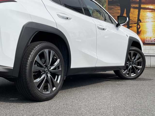 レクサス ＵＸ 200 Fスポーツ 愛知県 2019(平31)年 3.8万km ホワイトノーヴァガラスフレーク 純正メーカーナビ（CD/DVD/フルセグTV/Bluetooth）/パワーバックドア/ステアリングヒーター/前席シートヒーター/前席パワーシート/バックカメラ/前後ドライブレコーダー/レザーシート/革巻きステアリング/ステアリングリモコン/LEDヘッドライト/フォグランプ/オートマチックハイビームハイビーム/ETC2.0/純正18インチアルミホイール/純正フロアマット