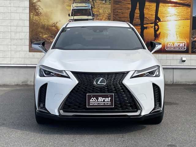 レクサス ＵＸ 200 Fスポーツ 愛知県 2019(平31)年 3.8万km ホワイトノーヴァガラスフレーク 純正メーカーナビ（CD/DVD/フルセグTV/Bluetooth）/パワーバックドア/ステアリングヒーター/前席シートヒーター/前席パワーシート/バックカメラ/前後ドライブレコーダー/レザーシート/革巻きステアリング/ステアリングリモコン/LEDヘッドライト/フォグランプ/オートマチックハイビームハイビーム/ETC2.0/純正18インチアルミホイール/純正フロアマット