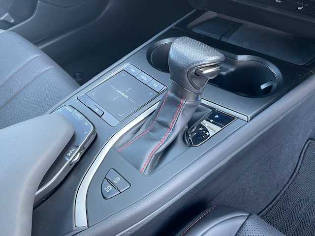 レクサス ＵＸ 200 Fスポーツ 愛知県 2019(平31)年 3.8万km ホワイトノーヴァガラスフレーク 純正メーカーナビ（CD/DVD/フルセグTV/Bluetooth）/パワーバックドア/ステアリングヒーター/前席シートヒーター/前席パワーシート/バックカメラ/前後ドライブレコーダー/レザーシート/革巻きステアリング/ステアリングリモコン/LEDヘッドライト/フォグランプ/オートマチックハイビームハイビーム/ETC2.0/純正18インチアルミホイール/純正フロアマット