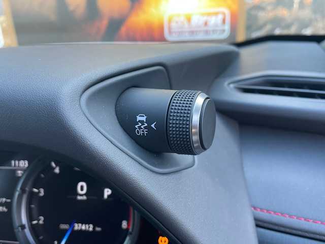 レクサス ＵＸ 200 Fスポーツ 愛知県 2019(平31)年 3.8万km ホワイトノーヴァガラスフレーク 純正メーカーナビ（CD/DVD/フルセグTV/Bluetooth）/パワーバックドア/ステアリングヒーター/前席シートヒーター/前席パワーシート/バックカメラ/前後ドライブレコーダー/レザーシート/革巻きステアリング/ステアリングリモコン/LEDヘッドライト/フォグランプ/オートマチックハイビームハイビーム/ETC2.0/純正18インチアルミホイール/純正フロアマット