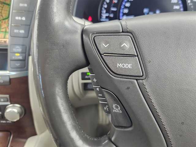 レクサス ＬＳ 600h Iパッケージ 愛知県 2012(平24)年 10.2万km ダークグレーマイカ 前方ミリ波レーダー方式プリクラッシュセーフティシステム・レーダークルーズコントロール（ブレーキ制御付）/ムーンルーフ・アルカンターラルーフ/保証書・取説・ナビ取説/Egプッシュスタート/カードキー＆スマートキー/ハイトコントロール（エアサス）/ドライブモードセレクト/MTモード付AT/本木目/革巻ステアリング・ヒーター・電動チルト・ステアリングスイッチ/アイボリーセミアニリンレザーシート/全席パワーシート＆ヒーター＆ベンチレーター/後席マッサージャー・オートサンシェード（リアウィンド＆リア）/純正HDDナビ・プレミアムサウンドシステム（10スピーカー）/DVD/CD/MSV/BT/USB/AUX・キャンセラー/バックカメラ・クリアランスソナー/純正ビルトインETC/純正フロントドラレコ/全ドア＆バックドアイージークロージャー/LEDヘッドライト・インテリジェントAFS・ヘッドライトクリーナー・フォグ/AUTOHOLD/ラゲッジネット/純正18インチアルミ/サイド＆カーテン＆ニーエアバック