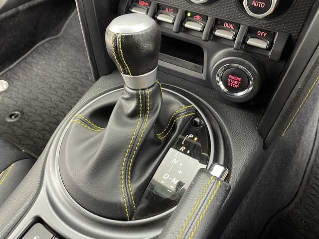 トヨタ ８６ GT イエローLTD エアロPKG 愛知県 2015(平27)年 3.9万km 黄 /禁煙車//特別仕様車”Yellow Limited”//外装特別色”サンライズイエロー(C2Z)”//エアロパッケージ//純正ナビ(NSCD-W66)//フルセグTV//バックカメラ//ETC//フロント・リヤバンパースポイラー//サイドスポイラー//大型リヤスポイラー//純正17インチアルミ(ブラック塗装)//本革×アルカンターラシート//前席シートヒーター//内装イエローステッチ//内装キャストブラック加飾//アルカンターラメーターバイザー//純正フロアマット//革巻きステアリング//社外ステアリングカバー//プッシュスタート//電動格納ミラー//横滑り防止装置//イモビライザー
