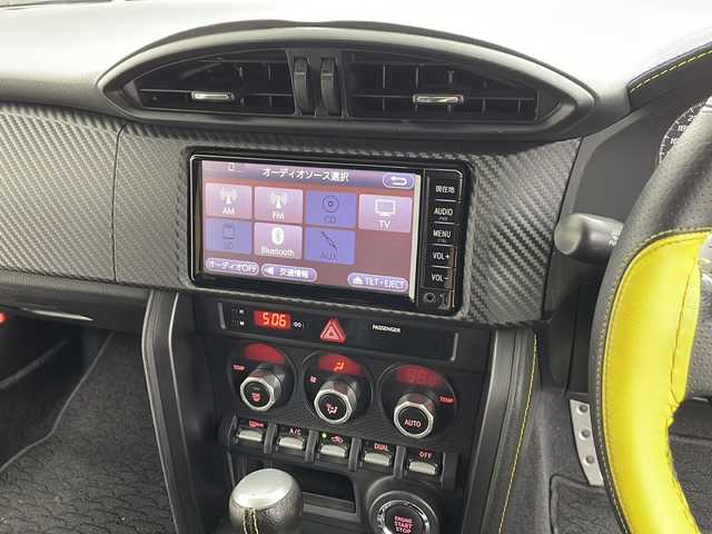 トヨタ ８６ GT イエローLTD エアロPKG 愛知県 2015(平27)年 3.9万km 黄 /禁煙車//特別仕様車”Yellow Limited”//外装特別色”サンライズイエロー(C2Z)”//エアロパッケージ//純正ナビ(NSCD-W66)//フルセグTV//バックカメラ//ETC//フロント・リヤバンパースポイラー//サイドスポイラー//大型リヤスポイラー//純正17インチアルミ(ブラック塗装)//本革×アルカンターラシート//前席シートヒーター//内装イエローステッチ//内装キャストブラック加飾//アルカンターラメーターバイザー//純正フロアマット//革巻きステアリング//社外ステアリングカバー//プッシュスタート//電動格納ミラー//横滑り防止装置//イモビライザー
