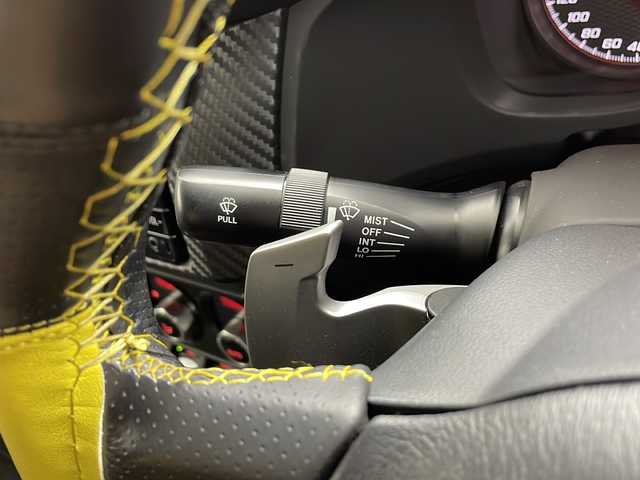 トヨタ ８６ GT イエローLTD エアロPKG 愛知県 2015(平27)年 3.9万km 黄 /禁煙車//特別仕様車”Yellow Limited”//外装特別色”サンライズイエロー(C2Z)”//エアロパッケージ//純正ナビ(NSCD-W66)//フルセグTV//バックカメラ//ETC//フロント・リヤバンパースポイラー//サイドスポイラー//大型リヤスポイラー//純正17インチアルミ(ブラック塗装)//本革×アルカンターラシート//前席シートヒーター//内装イエローステッチ//内装キャストブラック加飾//アルカンターラメーターバイザー//純正フロアマット//革巻きステアリング//社外ステアリングカバー//プッシュスタート//電動格納ミラー//横滑り防止装置//イモビライザー