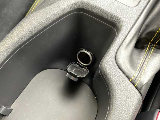 トヨタ ８６ GT イエローLTD エアロPKG 愛知県 2015(平27)年 3.9万km 黄 /禁煙車//特別仕様車”Yellow Limited”//外装特別色”サンライズイエロー(C2Z)”//エアロパッケージ//純正ナビ(NSCD-W66)//フルセグTV//バックカメラ//ETC//フロント・リヤバンパースポイラー//サイドスポイラー//大型リヤスポイラー//純正17インチアルミ(ブラック塗装)//本革×アルカンターラシート//前席シートヒーター//内装イエローステッチ//内装キャストブラック加飾//アルカンターラメーターバイザー//純正フロアマット//革巻きステアリング//社外ステアリングカバー//プッシュスタート//電動格納ミラー//横滑り防止装置//イモビライザー