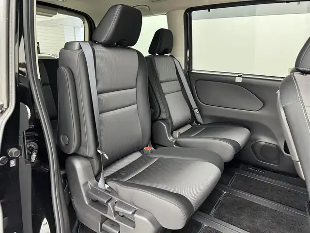日産 セレナ e－パワー ハイウェイスター V 福岡県 2021(令3)年 6.7万km ダイヤモンドブラック 後席モニター　/純正１０型ナビ　/全方位カメラ　/エマージェンシーブレーキ　/プロパイロット　/両側電動スライドドア　/シートヒーター　/ステアリングヒーター　/デジタルルームミラー　/ＢＳＭ　/ドラレコ　/ＥＴＣ　/ＬＥＤ