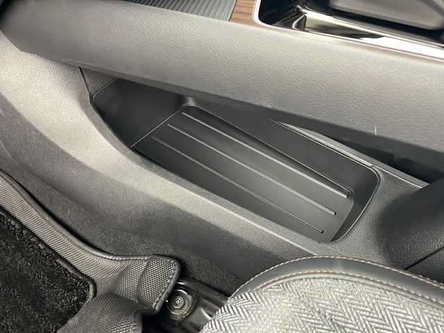 日産 オーラ G FOUR 秋田県 2022(令4)年 4万km ピュアホワイトパール ４WD/ワンオーナー　/純正ナビ【AM/FM/CD/DVD/BT】　/全方位カメラ　/ＥＴＣ　/フルセグＴＶ　/自動パーキングブレーキ　/オートホールド　/横滑り防止装置　/衝突被害軽減システム　/前方ドライブレコーダー　/スマートキー　/スペアキー有り/純正エンジンスターター /前席シートヒーター/EV/D-MODE/USBポート/ステアリングリモコン/ステアリングヒーター/オートライト/電格ミラー/革巻きステアリング/プッシュスタート /純正フロアマット/サイドバイザー /ウィンカーミラー /純正AW/コーナーセンサー