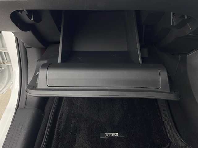 日産 オーラ G FOUR 秋田県 2022(令4)年 4万km ピュアホワイトパール ４WD/ワンオーナー　/純正ナビ【AM/FM/CD/DVD/BT】　/全方位カメラ　/ＥＴＣ　/フルセグＴＶ　/自動パーキングブレーキ　/オートホールド　/横滑り防止装置　/衝突被害軽減システム　/前方ドライブレコーダー　/スマートキー　/スペアキー有り/純正エンジンスターター /前席シートヒーター/EV/D-MODE/USBポート/ステアリングリモコン/ステアリングヒーター/オートライト/電格ミラー/革巻きステアリング/プッシュスタート /純正フロアマット/サイドバイザー /ウィンカーミラー /純正AW/コーナーセンサー