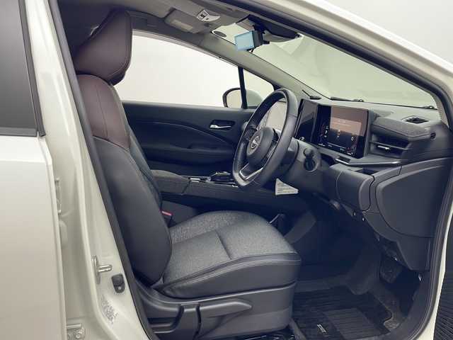 日産 オーラ G FOUR 秋田県 2022(令4)年 4万km ピュアホワイトパール ４WD/ワンオーナー　/純正ナビ【AM/FM/CD/DVD/BT】　/全方位カメラ　/ＥＴＣ　/フルセグＴＶ　/自動パーキングブレーキ　/オートホールド　/横滑り防止装置　/衝突被害軽減システム　/前方ドライブレコーダー　/スマートキー　/スペアキー有り/純正エンジンスターター /前席シートヒーター/EV/D-MODE/USBポート/ステアリングリモコン/ステアリングヒーター/オートライト/電格ミラー/革巻きステアリング/プッシュスタート /純正フロアマット/サイドバイザー /ウィンカーミラー /純正AW/コーナーセンサー