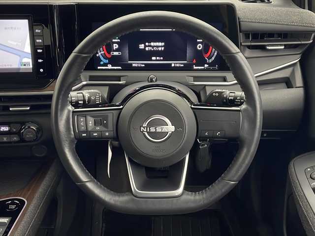 日産 オーラ G FOUR 秋田県 2022(令4)年 4万km ピュアホワイトパール ４WD/ワンオーナー　/純正ナビ【AM/FM/CD/DVD/BT】　/全方位カメラ　/ＥＴＣ　/フルセグＴＶ　/自動パーキングブレーキ　/オートホールド　/横滑り防止装置　/衝突被害軽減システム　/前方ドライブレコーダー　/スマートキー　/スペアキー有り/純正エンジンスターター /前席シートヒーター/EV/D-MODE/USBポート/ステアリングリモコン/ステアリングヒーター/オートライト/電格ミラー/革巻きステアリング/プッシュスタート /純正フロアマット/サイドバイザー /ウィンカーミラー /純正AW/コーナーセンサー