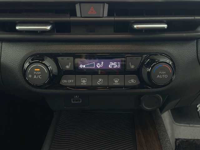 日産 オーラ G FOUR 秋田県 2022(令4)年 4万km ピュアホワイトパール ４WD/ワンオーナー　/純正ナビ【AM/FM/CD/DVD/BT】　/全方位カメラ　/ＥＴＣ　/フルセグＴＶ　/自動パーキングブレーキ　/オートホールド　/横滑り防止装置　/衝突被害軽減システム　/前方ドライブレコーダー　/スマートキー　/スペアキー有り/純正エンジンスターター /前席シートヒーター/EV/D-MODE/USBポート/ステアリングリモコン/ステアリングヒーター/オートライト/電格ミラー/革巻きステアリング/プッシュスタート /純正フロアマット/サイドバイザー /ウィンカーミラー /純正AW/コーナーセンサー