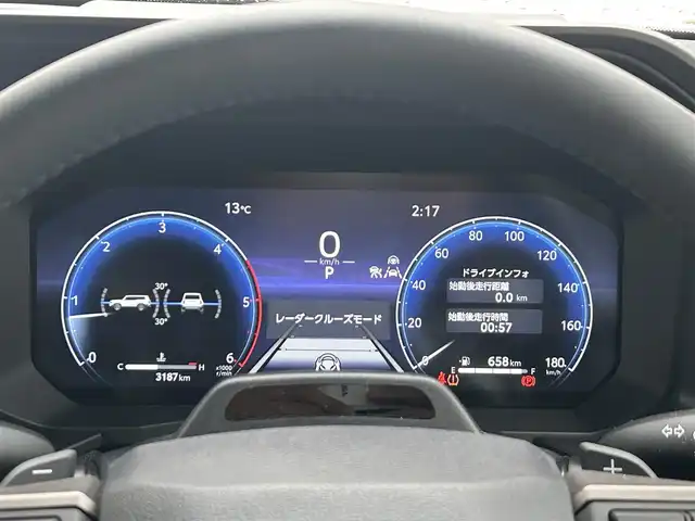 トヨタ ランドクルーザー ２５０ ZX ファーストエディション 栃木県 2024(令6)年 0.4万km プラチナホワイトパールマイカ 丸目型Bi-Beam LED ヘッドランプ（オートレベリング機能付）＋LED クリアランスランプ（おむかえ照明機能付）＆LEDデイタイムランニングランプ/マルチテレインセレクト/電動リヤデフロック/チルト＆スライド電動ムーンルーフ/デジタルインナーミラー/カラーヘッドアップディスプレイ/JBLプレミアムサウンドシステム/ToyotaSafetySense/・プリクラッシュセーフティ/・緊急時操舵支援＋フロントクロスト/ラフィックアラート［FCTA］＋レーンチェンジアシスト［LCA］/・レーントレーシングアシスト［LTA］＋レーンディパーチャー/アラート［LDA］/・レーダークルーズコントロール/・オートマチックハイビーム［AHB］/・ロードサインアシスト［RSA］/・ドライバー異常時対応システム/・プロアクティブドライビングアシスト［PDA］/・発進遅れ告知機能［TMN］/・ブラインドスポットモニター［BSM］＋安心降車アシスト［SEA］＋/後方車両接近告知＋周辺車両接近時サポート＋後方車両への接近警報＋セカンダリーコリジョンブレーキ/トヨタチームメイト/パーキングサポートブレーキ/パノラミックビューモニター/12.3インチナビ