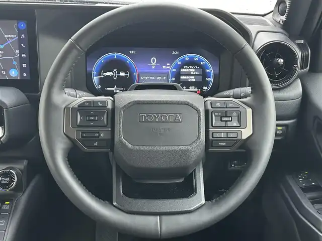 トヨタ ランドクルーザー ２５０ ZX ファーストエディション 栃木県 2024(令6)年 0.4万km プラチナホワイトパールマイカ 丸目型Bi-Beam LED ヘッドランプ（オートレベリング機能付）＋LED クリアランスランプ（おむかえ照明機能付）＆LEDデイタイムランニングランプ/マルチテレインセレクト/電動リヤデフロック/チルト＆スライド電動ムーンルーフ/デジタルインナーミラー/カラーヘッドアップディスプレイ/JBLプレミアムサウンドシステム/ToyotaSafetySense/・プリクラッシュセーフティ/・緊急時操舵支援＋フロントクロスト/ラフィックアラート［FCTA］＋レーンチェンジアシスト［LCA］/・レーントレーシングアシスト［LTA］＋レーンディパーチャー/アラート［LDA］/・レーダークルーズコントロール/・オートマチックハイビーム［AHB］/・ロードサインアシスト［RSA］/・ドライバー異常時対応システム/・プロアクティブドライビングアシスト［PDA］/・発進遅れ告知機能［TMN］/・ブラインドスポットモニター［BSM］＋安心降車アシスト［SEA］＋/後方車両接近告知＋周辺車両接近時サポート＋後方車両への接近警報＋セカンダリーコリジョンブレーキ/トヨタチームメイト/パーキングサポートブレーキ/パノラミックビューモニター/12.3インチナビ