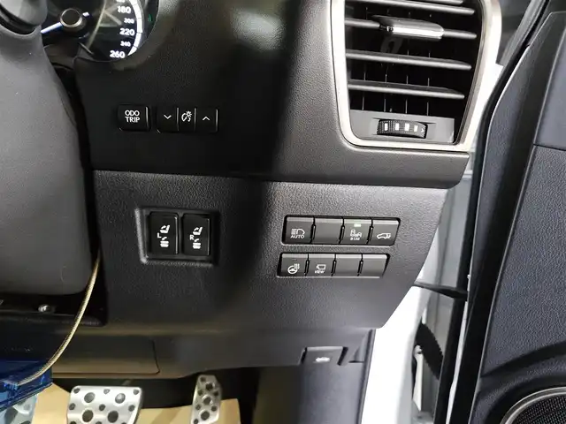 レクサス ＮＸ 300 Fスポーツ 宮崎県 2019(令1)年 8.8万km ホワイトノーヴァガラスフレーク 〇純正10.3インチナビ/〇フルセグTV/〇ハンズフリーパワーバックドア/〇バックカメラ/〇パノラミックビューモニター/〇ETC/〇レーダークルーズコントロール/〇セーフティシステムプラス/〇パーキングサポートブレーキ/〇ターボ/〇三眼フルLEDヘッドライト/〇左右独立温度調整オートエアコン/〇革巻きステアリングホイール/パドルシフト/〇ステアリングヒーター/〇専用革スポーツシート/〇パワーシート/シートヒーター/〇TRD19インチアルミホイール/〇TRDエアロ/〇スマートエントリー/スタートシステム/〇禁煙車
