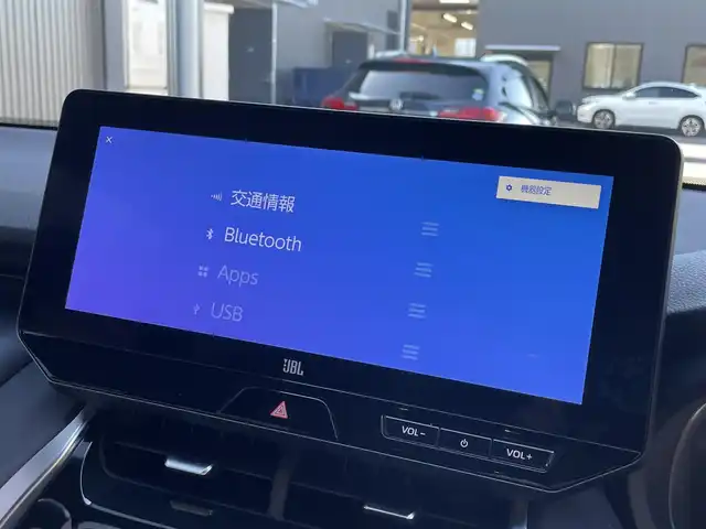 トヨタ ハリアー Z 滋賀県 2023(令5)年 0.9万km プラチナホワイトパールマイカ １２．３インチ純正ナビ/　Bluetooth/USB/Miracast/フルセグ/バックカメラ/ドライブレコーダー（前後）/前後ソナー/衝突軽減装置/ブラインドスポットモニター/電子パーキングシステム/パワーバックドア/ハーフレザー/パワーシート/ビルトインETC2.0/デジタルインナーミラー/純正19インチアルミホイール/MTモード付AT/オートホールド/オートライト/オートハイビーム