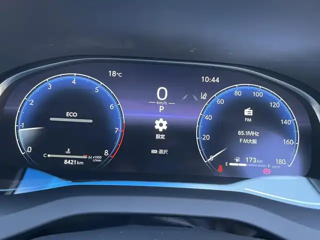 トヨタ ハリアー Z 滋賀県 2023(令5)年 0.9万km プラチナホワイトパールマイカ １２．３インチ純正ナビ/　Bluetooth/USB/Miracast/フルセグ/バックカメラ/ドライブレコーダー（前後）/前後ソナー/衝突軽減装置/ブラインドスポットモニター/電子パーキングシステム/パワーバックドア/ハーフレザー/パワーシート/ビルトインETC2.0/デジタルインナーミラー/純正19インチアルミホイール/MTモード付AT/オートホールド/オートライト/オートハイビーム