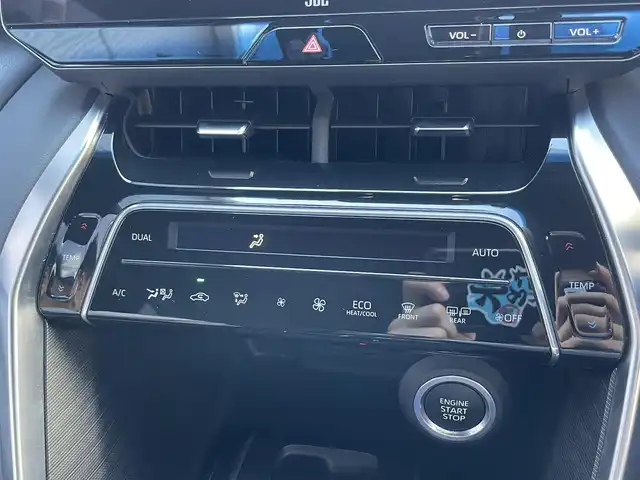 トヨタ ハリアー Z 滋賀県 2023(令5)年 0.9万km プラチナホワイトパールマイカ １２．３インチ純正ナビ/　Bluetooth/USB/Miracast/フルセグ/バックカメラ/ドライブレコーダー（前後）/前後ソナー/衝突軽減装置/ブラインドスポットモニター/電子パーキングシステム/パワーバックドア/ハーフレザー/パワーシート/ビルトインETC2.0/デジタルインナーミラー/純正19インチアルミホイール/MTモード付AT/オートホールド/オートライト/オートハイビーム