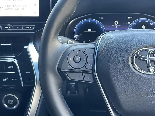 トヨタ ハリアー Z 滋賀県 2023(令5)年 0.9万km プラチナホワイトパールマイカ １２．３インチ純正ナビ/　Bluetooth/USB/Miracast/フルセグ/バックカメラ/ドライブレコーダー（前後）/前後ソナー/衝突軽減装置/ブラインドスポットモニター/電子パーキングシステム/パワーバックドア/ハーフレザー/パワーシート/ビルトインETC2.0/デジタルインナーミラー/純正19インチアルミホイール/MTモード付AT/オートホールド/オートライト/オートハイビーム