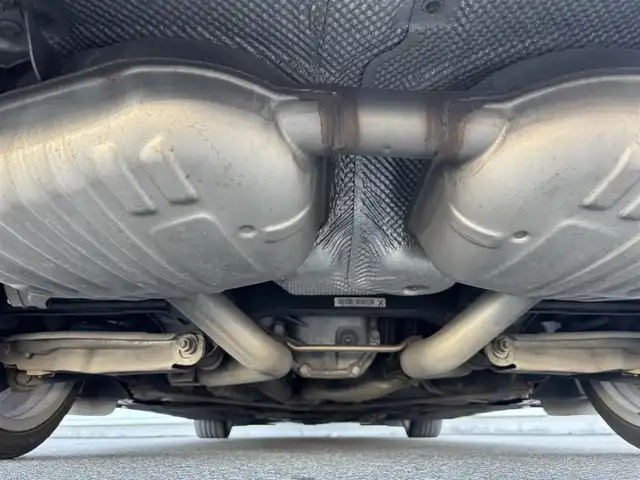 ＢＭＷ ３３５ｉ クーペ 滋賀県 2012(平24)年 14万km チタンシルバーM 純正HDDナビ/・AM/FM/・CD/DVD/・AUX/USB/・Musicコレクション/・フルセグTV/ステアリングスイッチ/革巻きステアリング/パドルシフト/ミラー一体型ETC/前席パワーシート/運転席メモリーシート/前席シートヒーター/クルーズコントロール/電動格納ミラー/オートマチックヘッドライト/HIDヘッドライト/フォグランプ/純正18インチアルミホイール