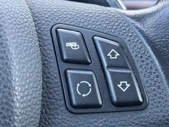 ＢＭＷ ３３５ｉ クーペ 滋賀県 2012(平24)年 14万km チタンシルバーM 純正HDDナビ/・AM/FM/・CD/DVD/・AUX/USB/・Musicコレクション/・フルセグTV/ステアリングスイッチ/革巻きステアリング/パドルシフト/ミラー一体型ETC/前席パワーシート/運転席メモリーシート/前席シートヒーター/クルーズコントロール/電動格納ミラー/オートマチックヘッドライト/HIDヘッドライト/フォグランプ/純正18インチアルミホイール