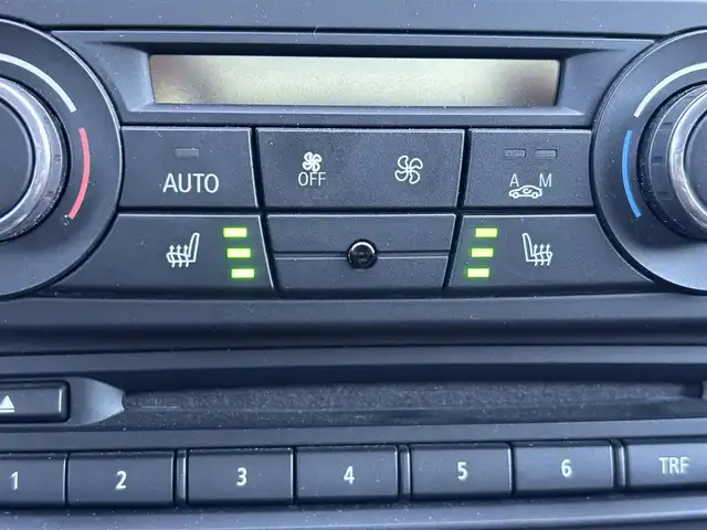 ＢＭＷ ３３５ｉ クーペ 滋賀県 2012(平24)年 14万km チタンシルバーM 純正HDDナビ/・AM/FM/・CD/DVD/・AUX/USB/・Musicコレクション/・フルセグTV/ステアリングスイッチ/革巻きステアリング/パドルシフト/ミラー一体型ETC/前席パワーシート/運転席メモリーシート/前席シートヒーター/クルーズコントロール/電動格納ミラー/オートマチックヘッドライト/HIDヘッドライト/フォグランプ/純正18インチアルミホイール