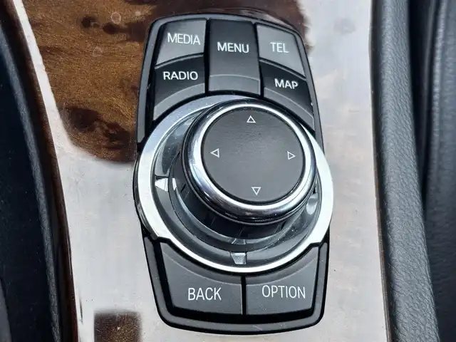 ＢＭＷ ３３５ｉ クーペ 滋賀県 2012(平24)年 14万km チタンシルバーM 純正HDDナビ/・AM/FM/・CD/DVD/・AUX/USB/・Musicコレクション/・フルセグTV/ステアリングスイッチ/革巻きステアリング/パドルシフト/ミラー一体型ETC/前席パワーシート/運転席メモリーシート/前席シートヒーター/クルーズコントロール/電動格納ミラー/オートマチックヘッドライト/HIDヘッドライト/フォグランプ/純正18インチアルミホイール