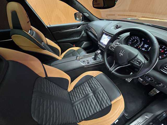 マセラティ マセラティ レヴァンテ トロフェオ 千葉県 2024(令6)年 1.1万km NERO RIBELLE 限定車　/パノラマＳＲ　/茶黒革シート　/Ｂｏｗｅｒｓ＆Ｗｉｌｋｉｎｓサウンド　/ＡＣＣ　/ナビ　/ＴＶ　/３６０°/Ｂｌｕｅｔｏｏｔｈ接続　　/シートＨ　/パークアシスト　/電動リアゲート　/純正２２インチＡＷ　/ドラレコ