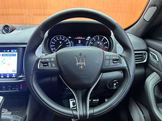 マセラティ マセラティ レヴァンテ トロフェオ 千葉県 2024(令6)年 1.1万km NERO RIBELLE 限定車　/パノラマＳＲ　/茶黒革シート　/Ｂｏｗｅｒｓ＆Ｗｉｌｋｉｎｓサウンド　/ＡＣＣ　/ナビ　/ＴＶ　/３６０°/Ｂｌｕｅｔｏｏｔｈ接続　　/シートＨ　/パークアシスト　/電動リアゲート　/純正２２インチＡＷ　/ドラレコ