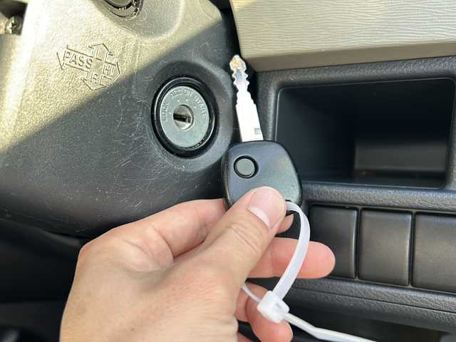 スズキ ワゴンＲ FX 愛知県 2013(平25)年 5.9万km パールホワイト 純正オーディオ/（AUX.CD.FM.AM）/純正フロアマット/アイドリングストップ/ドアバイザー/リモコンキー/取扱説明書