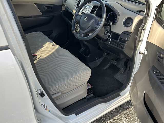 スズキ ワゴンＲ FX 愛知県 2013(平25)年 5.9万km パールホワイト 純正オーディオ/（AUX.CD.FM.AM）/純正フロアマット/アイドリングストップ/ドアバイザー/リモコンキー/取扱説明書