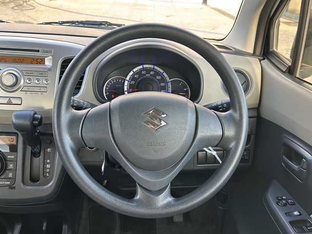 スズキ ワゴンＲ FX 愛知県 2013(平25)年 5.9万km パールホワイト 純正オーディオ/（AUX.CD.FM.AM）/純正フロアマット/アイドリングストップ/ドアバイザー/リモコンキー/取扱説明書