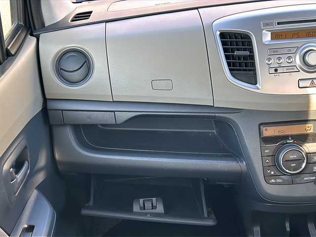 スズキ ワゴンＲ FX 愛知県 2013(平25)年 5.9万km パールホワイト 純正オーディオ/（AUX.CD.FM.AM）/純正フロアマット/アイドリングストップ/ドアバイザー/リモコンキー/取扱説明書