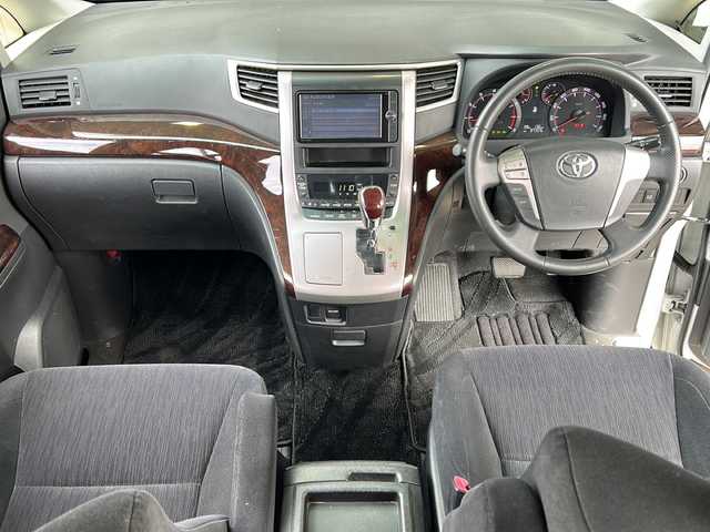 トヨタ ヴェルファイア 2．4Z 静岡県 2013(平25)年 8.8万km ホワイトパールクリスタルシャイン 純正ナビ/AM/FM/CD/DVD/SD/フルセグ/DS/Bluetooth/主要装備/・純正ナビ　/・ドライブレコーダー　/・コーナーセンサー　/・ＥＴＣ　/・両側パワースライドドア　/・スマートキー　/・後席モニター/・バックカメラ　/・フリップダウンモニター　/・プッシュスタート　/・純正アルミホイール　/・オートライト　/・フォグランプ/・横滑り防止システム