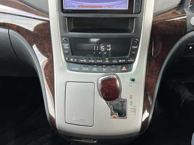 トヨタ ヴェルファイア 2．4Z 静岡県 2013(平25)年 8.8万km ホワイトパールクリスタルシャイン 純正ナビ/AM/FM/CD/DVD/SD/フルセグ/DS/Bluetooth/主要装備/・純正ナビ　/・ドライブレコーダー　/・コーナーセンサー　/・ＥＴＣ　/・両側パワースライドドア　/・スマートキー　/・後席モニター/・バックカメラ　/・フリップダウンモニター　/・プッシュスタート　/・純正アルミホイール　/・オートライト　/・フォグランプ/・横滑り防止システム