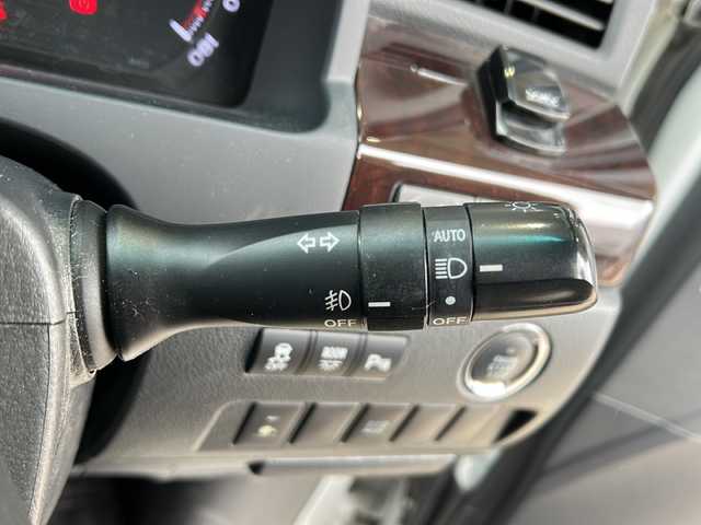 トヨタ ヴェルファイア 2．4Z 静岡県 2013(平25)年 8.8万km ホワイトパールクリスタルシャイン 純正ナビ/AM/FM/CD/DVD/SD/フルセグ/DS/Bluetooth/主要装備/・純正ナビ　/・ドライブレコーダー　/・コーナーセンサー　/・ＥＴＣ　/・両側パワースライドドア　/・スマートキー　/・後席モニター/・バックカメラ　/・フリップダウンモニター　/・プッシュスタート　/・純正アルミホイール　/・オートライト　/・フォグランプ/・横滑り防止システム