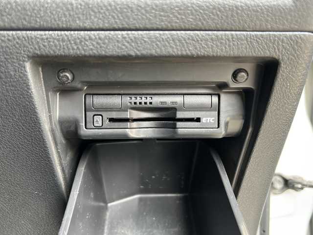 トヨタ ヴェルファイア 2．4Z 静岡県 2013(平25)年 8.8万km ホワイトパールクリスタルシャイン 純正ナビ/AM/FM/CD/DVD/SD/フルセグ/DS/Bluetooth/主要装備/・純正ナビ　/・ドライブレコーダー　/・コーナーセンサー　/・ＥＴＣ　/・両側パワースライドドア　/・スマートキー　/・後席モニター/・バックカメラ　/・フリップダウンモニター　/・プッシュスタート　/・純正アルミホイール　/・オートライト　/・フォグランプ/・横滑り防止システム