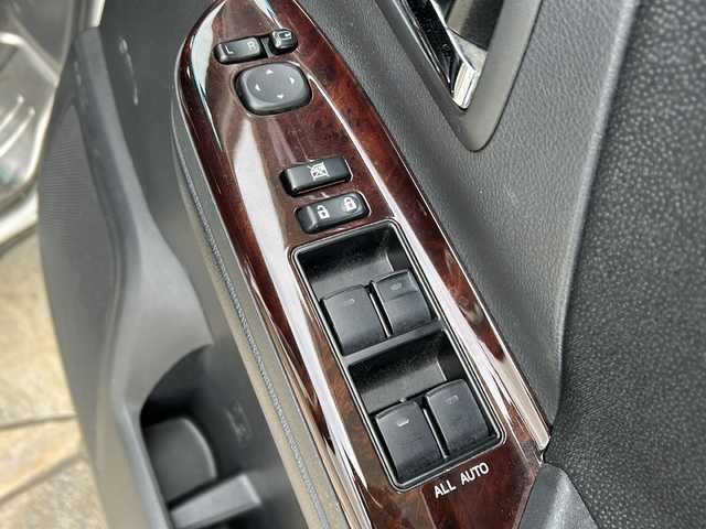 トヨタ ヴェルファイア 2．4Z 静岡県 2013(平25)年 8.8万km ホワイトパールクリスタルシャイン 純正ナビ/AM/FM/CD/DVD/SD/フルセグ/DS/Bluetooth/主要装備/・純正ナビ　/・ドライブレコーダー　/・コーナーセンサー　/・ＥＴＣ　/・両側パワースライドドア　/・スマートキー　/・後席モニター/・バックカメラ　/・フリップダウンモニター　/・プッシュスタート　/・純正アルミホイール　/・オートライト　/・フォグランプ/・横滑り防止システム