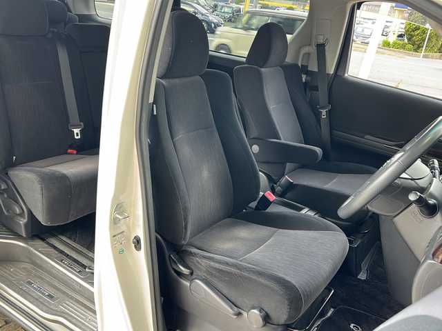 トヨタ ヴェルファイア 2．4Z 静岡県 2013(平25)年 8.8万km ホワイトパールクリスタルシャイン 純正ナビ/AM/FM/CD/DVD/SD/フルセグ/DS/Bluetooth/主要装備/・純正ナビ　/・ドライブレコーダー　/・コーナーセンサー　/・ＥＴＣ　/・両側パワースライドドア　/・スマートキー　/・後席モニター/・バックカメラ　/・フリップダウンモニター　/・プッシュスタート　/・純正アルミホイール　/・オートライト　/・フォグランプ/・横滑り防止システム