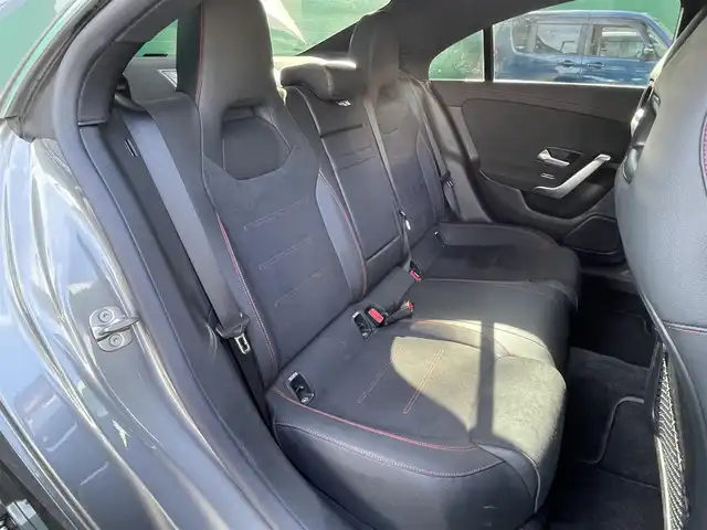 メルセデス・ベンツ Ｍ・ベンツ ＣＬＡ１８０ AMGライン 東京都 2022(令4)年 0.9万km マウンテングレー ワンオーナー/10.25インチワイドディスプレイ/(BT/フルセグTV)/レーダーセーフティパッケージ/・アクティブディスタンスアシストディストロニック/・アクティブブレーキアシスト/・アクティブブラインドスポットアシスト/・アクティブレーンキーピングアシスト/・アクティブエマージェンシーストップアシスト/前方ドライブレコーダー/ドライブアウェイアシスト/アダプティブハイビームアシストプラス/前席パワーシート/前席シートヒーター/純正フロアマット/純正18インチアルミホイール/取扱説明書/保証書/記録簿/ETC2.0/スペアキー 1本