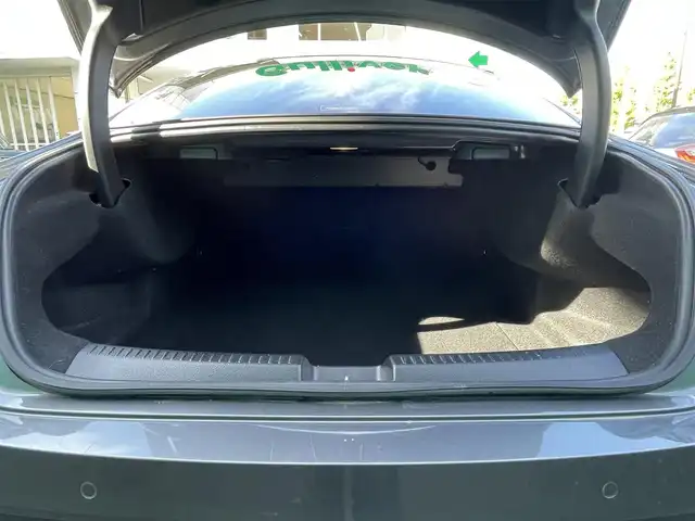 メルセデス・ベンツ Ｍ・ベンツ ＣＬＡ１８０ AMGライン 東京都 2022(令4)年 0.9万km マウンテングレー ワンオーナー/10.25インチワイドディスプレイ/(BT/フルセグTV)/レーダーセーフティパッケージ/・アクティブディスタンスアシストディストロニック/・アクティブブレーキアシスト/・アクティブブラインドスポットアシスト/・アクティブレーンキーピングアシスト/・アクティブエマージェンシーストップアシスト/前方ドライブレコーダー/ドライブアウェイアシスト/アダプティブハイビームアシストプラス/前席パワーシート/前席シートヒーター/純正フロアマット/純正18インチアルミホイール/取扱説明書/保証書/記録簿/ETC2.0/スペアキー 1本